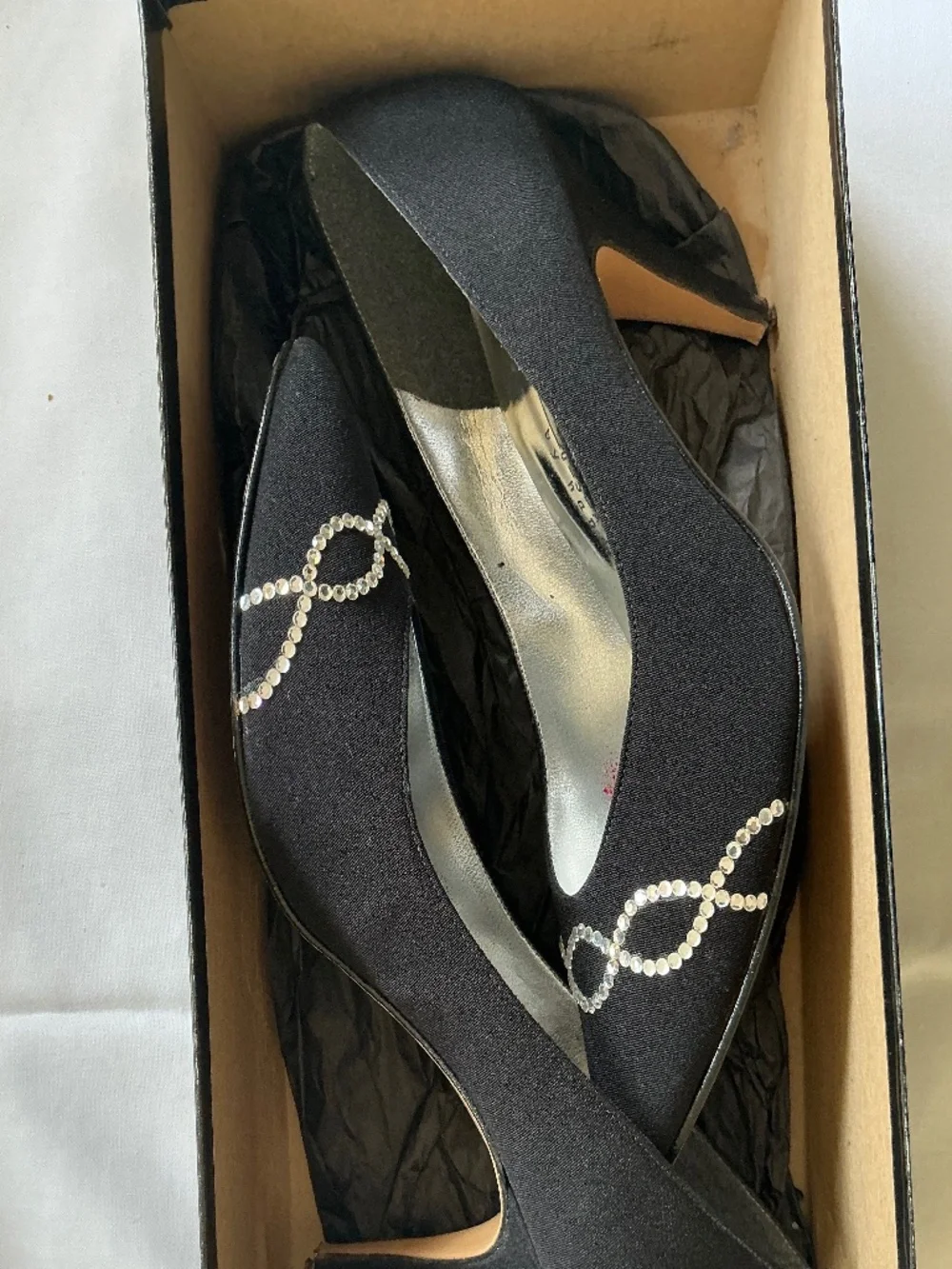 Amani rhinestone black pumps